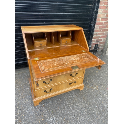 304 - 20th Century Bureau with Key in very good order 74cm x 47cm x 92cm