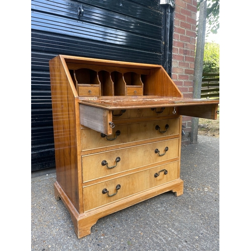 304 - 20th Century Bureau with Key in very good order 74cm x 47cm x 92cm