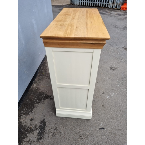 202 - Modern Cream and Oak Top 2 over 3 chest of drawers 43cm x 99cm x 98cm in very good order