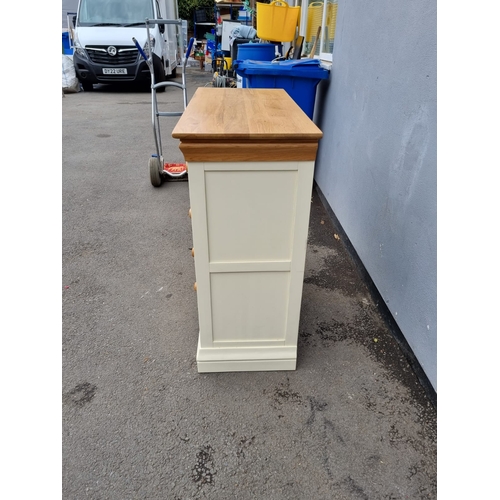 202 - Modern Cream and Oak Top 2 over 3 chest of drawers 43cm x 99cm x 98cm in very good order