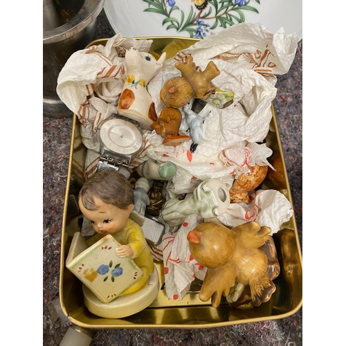 25 - Collection of sundry items including collectable plates, ornaments, money box and Agate Bowls