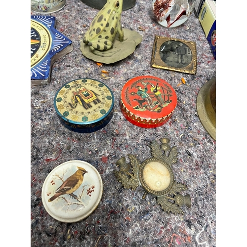 29 - Collection of various vintage collectables / items