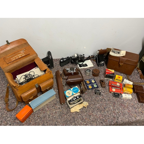 119 - Collection of vintage SLR cameras + accessories includes Voigtländer Bessa I, Hanimex Compact A, Min... 