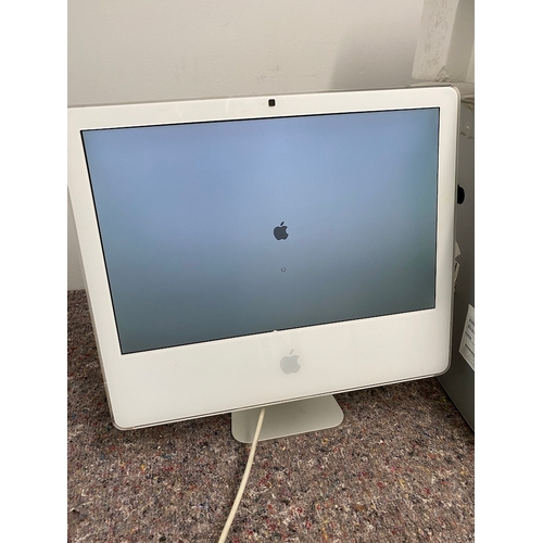 125 - Vintage Apple iMac Computer - Working in box