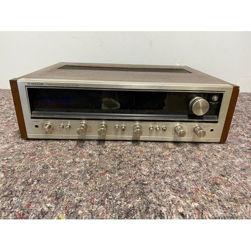 128 - Vintage Pioneer Stereo SX636 - Powers up