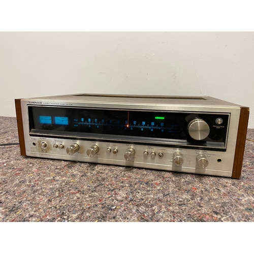 128 - Vintage Pioneer Stereo SX636 - Powers up