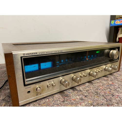 128 - Vintage Pioneer Stereo SX636 - Powers up