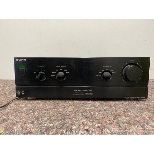 129 - Vintage Sony F440E Stereo Integrated Amplifier Spontaneous Twin Drive - Powers up