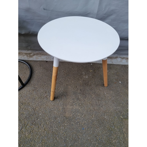 184 - Two modern design side / end tables