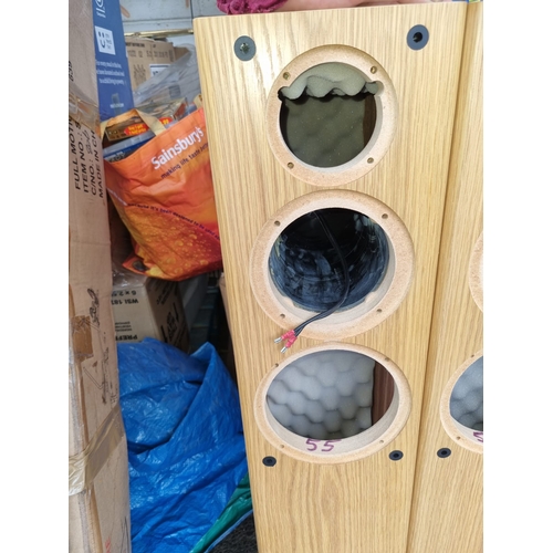 412 - 4 Like new Oak Tall Speaker Housing cabinets 20cm x 33 x 103cm