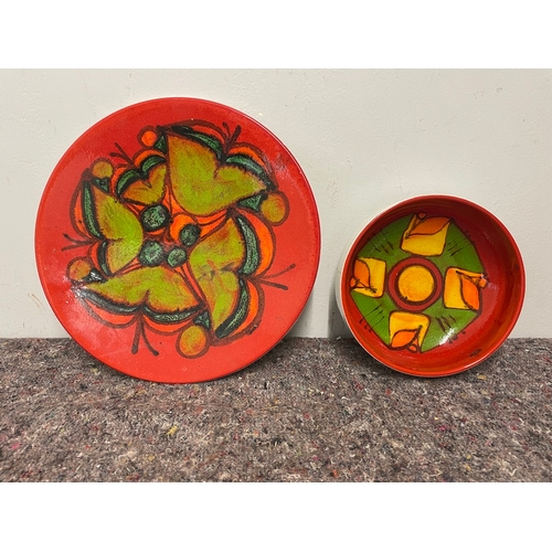 1 - Two vintage Poole Pottery Abstract Delphis Charger No 5 - 36cm + Delphis Bowl No 89 - 23cm 
Good ord... 