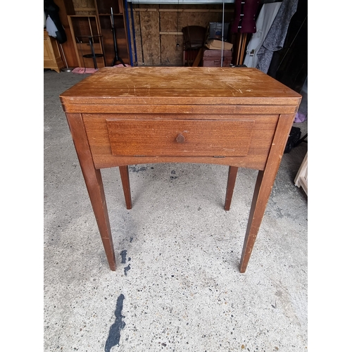 274 - Vintage Singer Sewing machine and Table