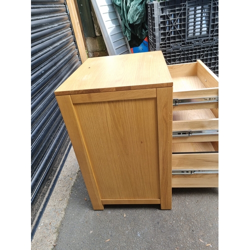 275 - Modern Oak Three Drawer Chest - in very good order - 54cm x 76cm x 45cm