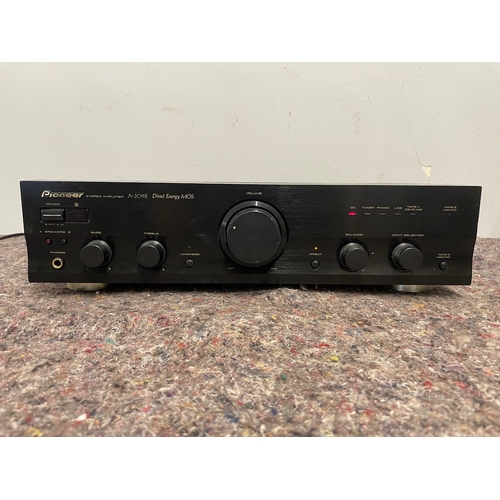 40 - Pioneer Stereo Amplifier A209R - Powers up advise new plug