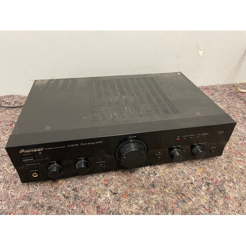 40 - Pioneer Stereo Amplifier A209R - Powers up advise new plug