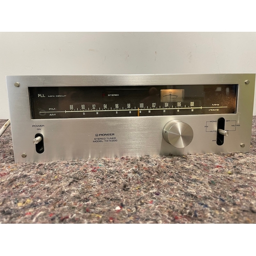 41 - Pioneer Stereo Tuner TX 5300 - Powers up new plug needed