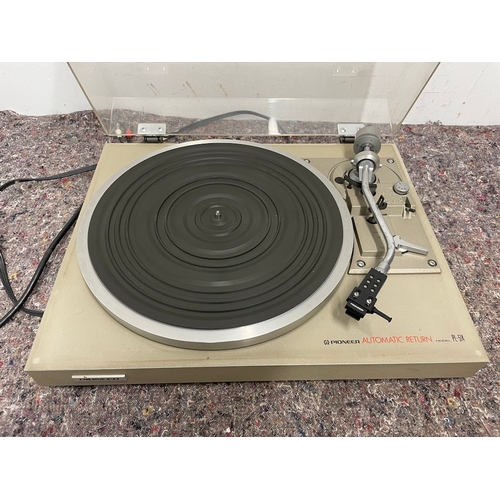 43 - Pioneer Model PL-514 Record Player - Working - arm clip damaged as shown.