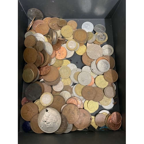 184 - Collection of vintage currency / coins / notes etc