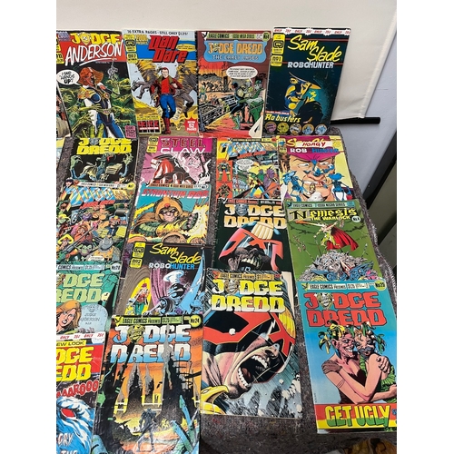 197 - Collection of 1980's 2000AD Judge Dreed + others comics