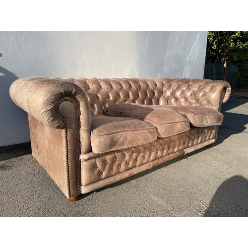 199 - Modern Fleming and Howland Distress Brown Two Seater Chesterfield Sofa - 100cm x 210cm x 80cm in sol... 