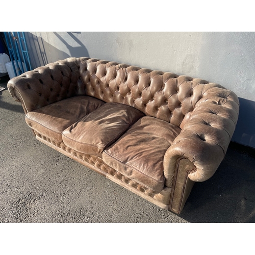 199 - Modern Fleming and Howland Distress Brown Two Seater Chesterfield Sofa - 100cm x 210cm x 80cm in sol... 