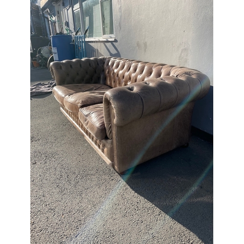 199 - Modern Fleming and Howland Distress Brown Two Seater Chesterfield Sofa - 100cm x 210cm x 80cm in sol... 