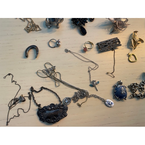 223 - Collection of vintage costume jewellery , necklaces, rings, brooches