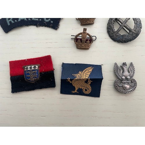 228 - Collection of various Military Regiment buttons, cap badges, patches