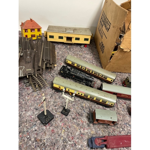 15 - Collection of vintage model locomotive scenery + coaches etc