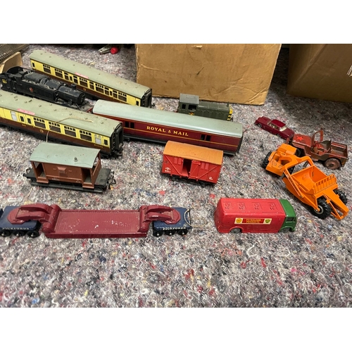 15 - Collection of vintage model locomotive scenery + coaches etc