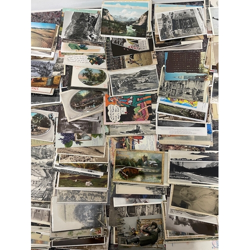 20 - Collection of approx 650 1900-1950's Postcards a great varied collection all appear in very good ord... 