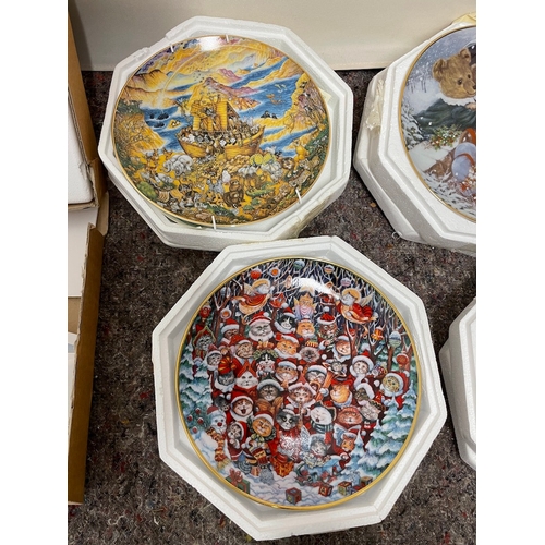 42 - 6 Limited edition Christmas themed decorative wall plates by Franklin Mint