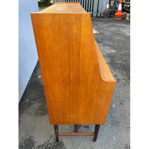 141 - Mid century teak bureau - 77cm x 108cm x 41cm - key present but lock needs attention in very good or... 