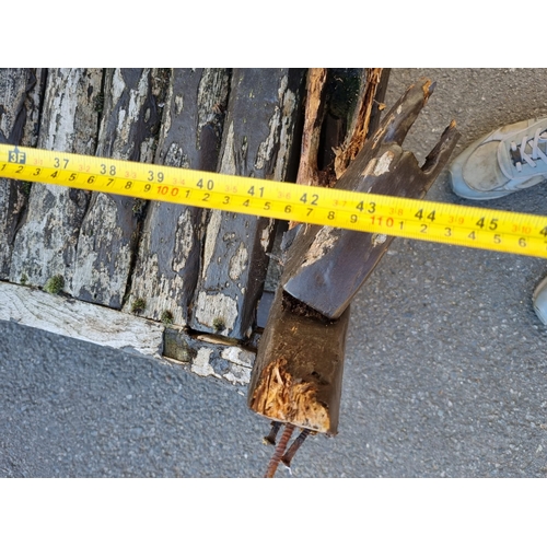 157 - Antique Cartwheel Garden Bench - The wheel is in very good order and no rot, bench needs a lot of at... 