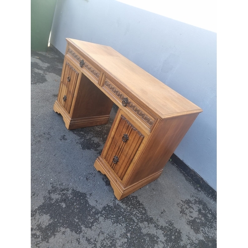 179 - Early 20th century Oak desk - 116cm x 75cm x 48cm - in good order