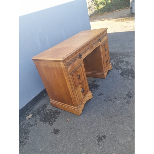 179 - Early 20th century Oak desk - 116cm x 75cm x 48cm - in good order