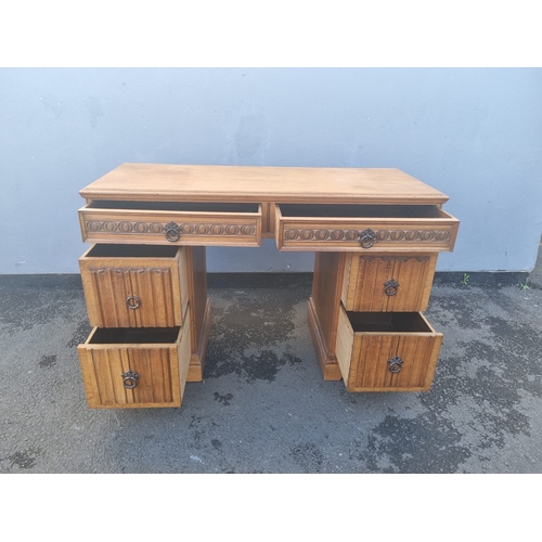 179 - Early 20th century Oak desk - 116cm x 75cm x 48cm - in good order