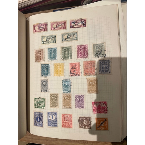 27A - A great Collection of 9 Albums of World Stamps sorted and displayed in period order and country.

A ... 