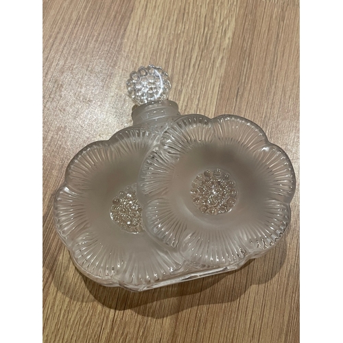 79D - LALIQUE 2 FLEURS HAND CRAFTED DECORATIVE PERFUME FLACON BOTTLE - 10cm in very good order