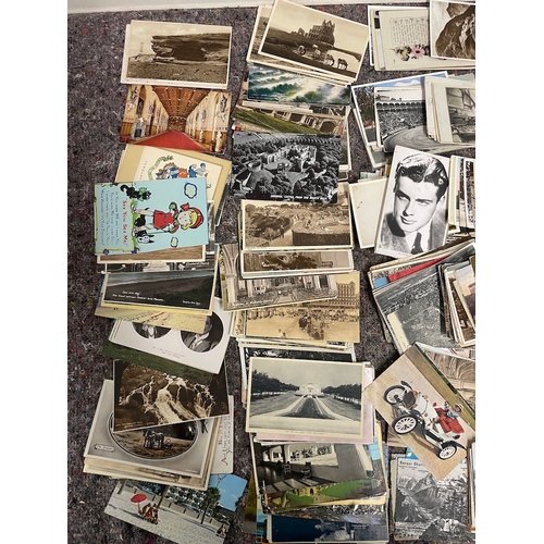 17 - Collection of approx 700 1900-1950's Postcards a great varied collection all appear in very good ord... 