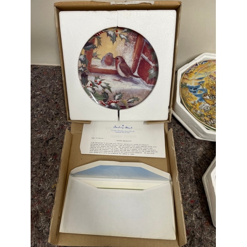 42 - 6 Limited edition Christmas themed decorative wall plates by Franklin Mint