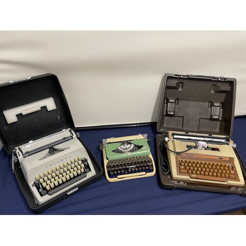 37 - Collection of vintage typewriters
