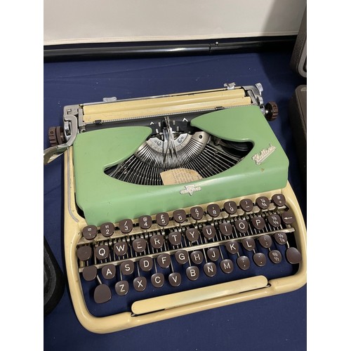 37 - Collection of vintage typewriters