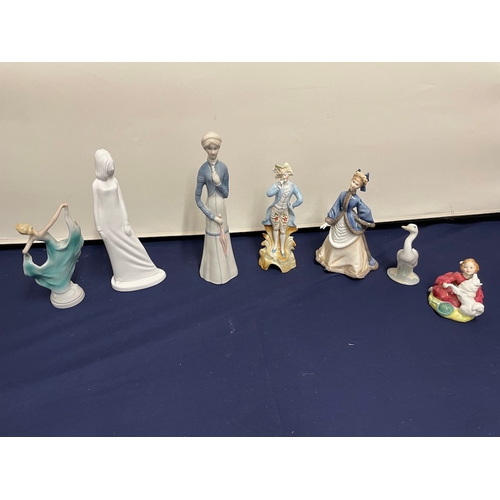 50 - Collection of porcelain figures / ornaments inc Royal Doulton, Lladro, Royal Worcester + Others