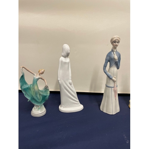 50 - Collection of porcelain figures / ornaments inc Royal Doulton, Lladro, Royal Worcester + Others