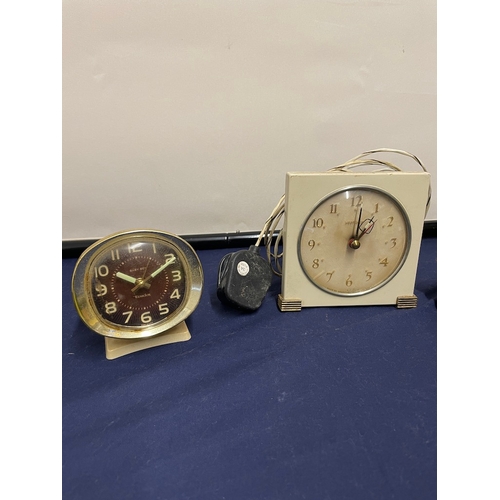 59 - 4 Vintage Desk Top / Mantle clocks - A/F