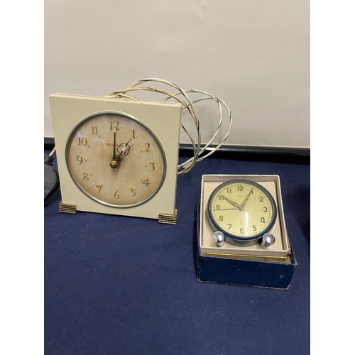 59 - 4 Vintage Desk Top / Mantle clocks - A/F