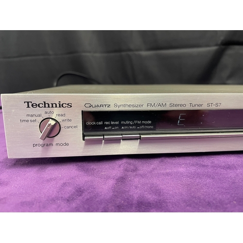 19 - Technics Quartz FM / AM Tuner ST S7