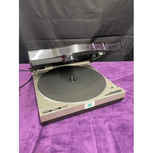 20 - Technics Quartz Direct Drive Automatic Turntable SL 7