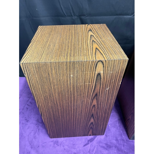 25 - Vintage 1970/80's Monitor Audio Shelf Speakers R852 MD 1722 in Real Wood Oak Veneer